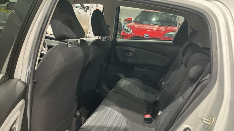 Toyota Yaris 1.33 VVT-i Icon 5dr Petrol Hatchback